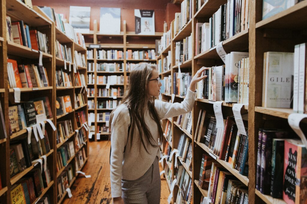 biblioteka
empik
czytanie książek
kupowanie książek
