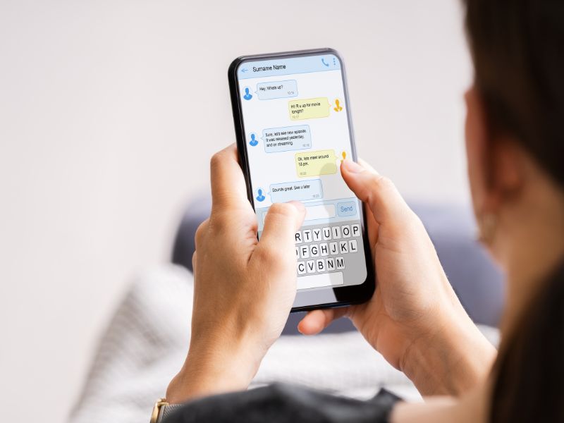 czy pisanie z kimś to zdrada