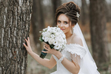 Panna młoda w sukni ślubnej