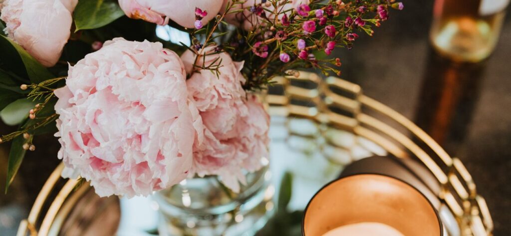 kwiaty cięte w wazonie bukiet dla niej