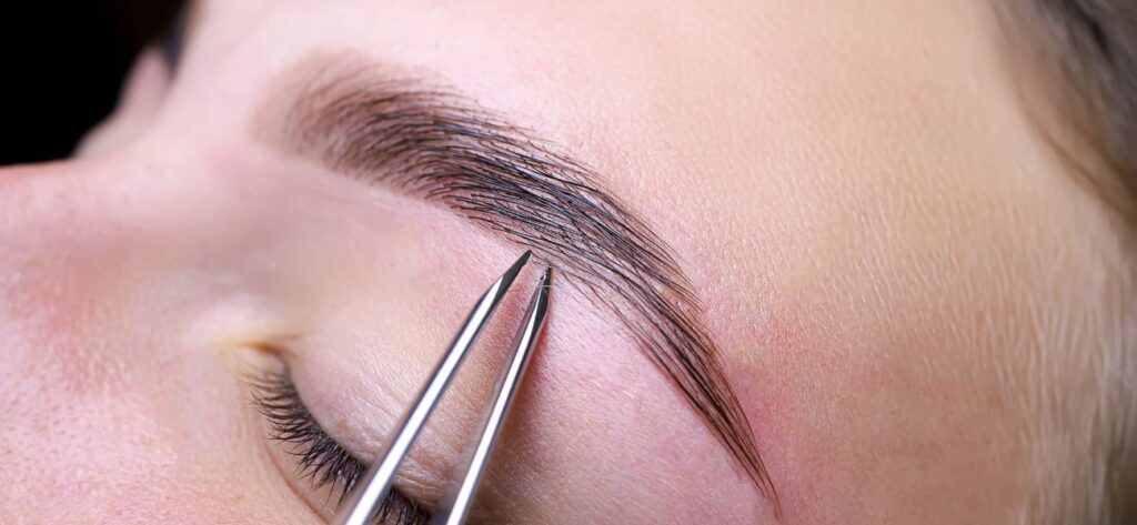 etapy farbowania brwi