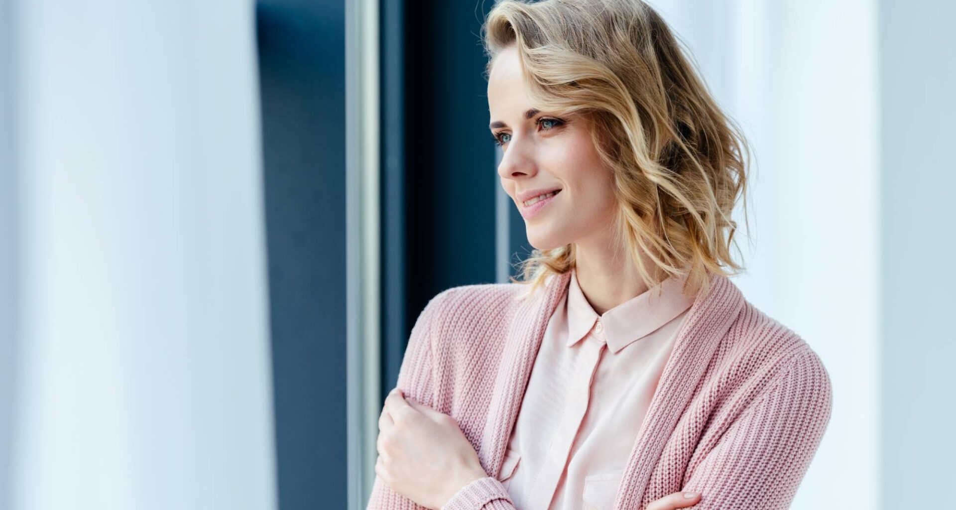 jak nosić damski kardigan moda 2025