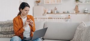 kogo zatrudnić na start w e-sklepie