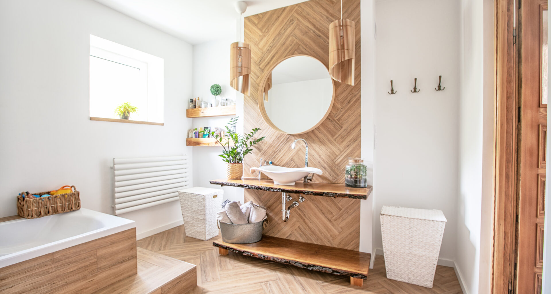 płytki drewnopodobne łazienka inspiracja estetycznie 2025