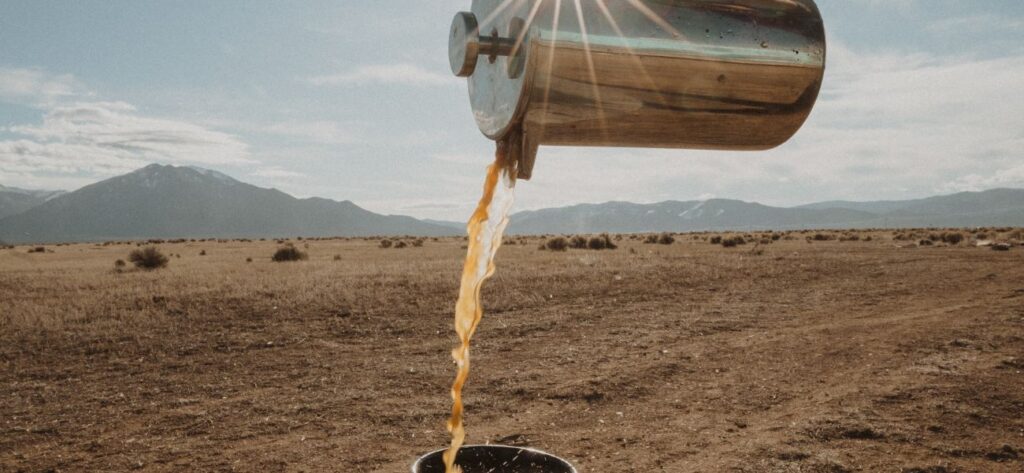 kawa w dzbanku - ziarnista kawa jak zrobić