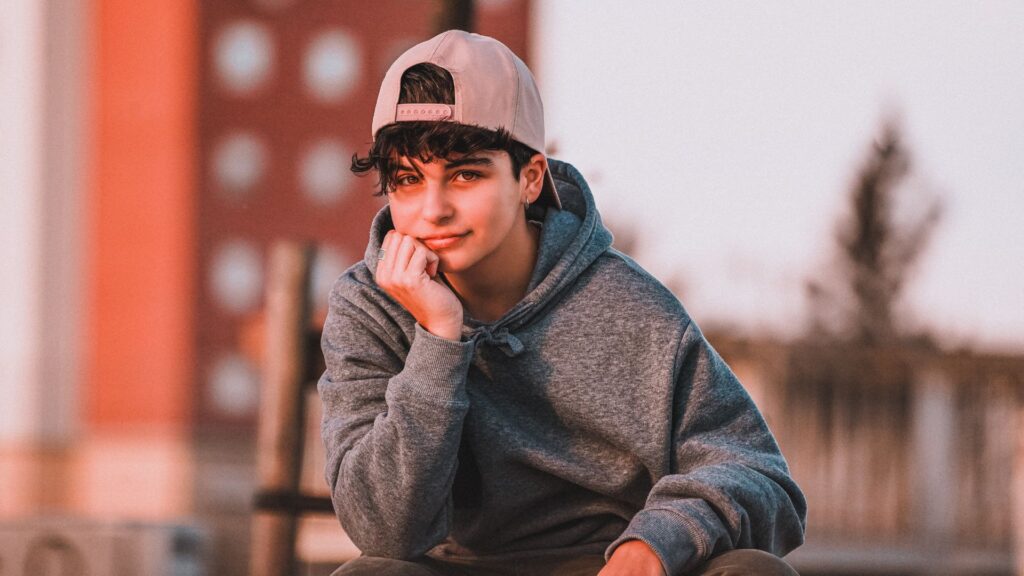 młodzież młody chłopak wsparcie edukacyjne i rodziców