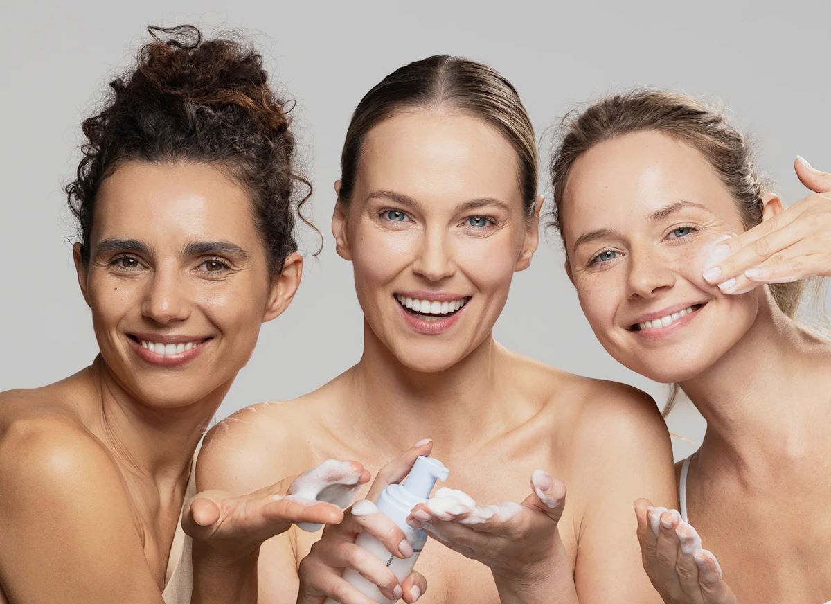 Jak odbudować skórę po stresie? łagodna pielęgnacja