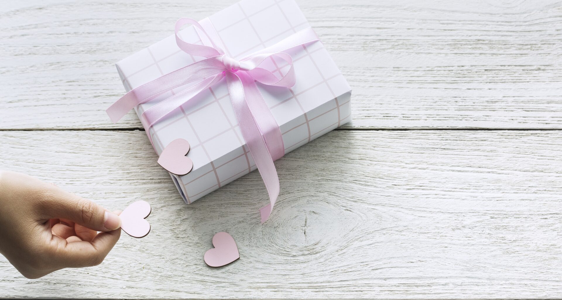 Srebrne obrazki na chrzest - pudełko na prezent