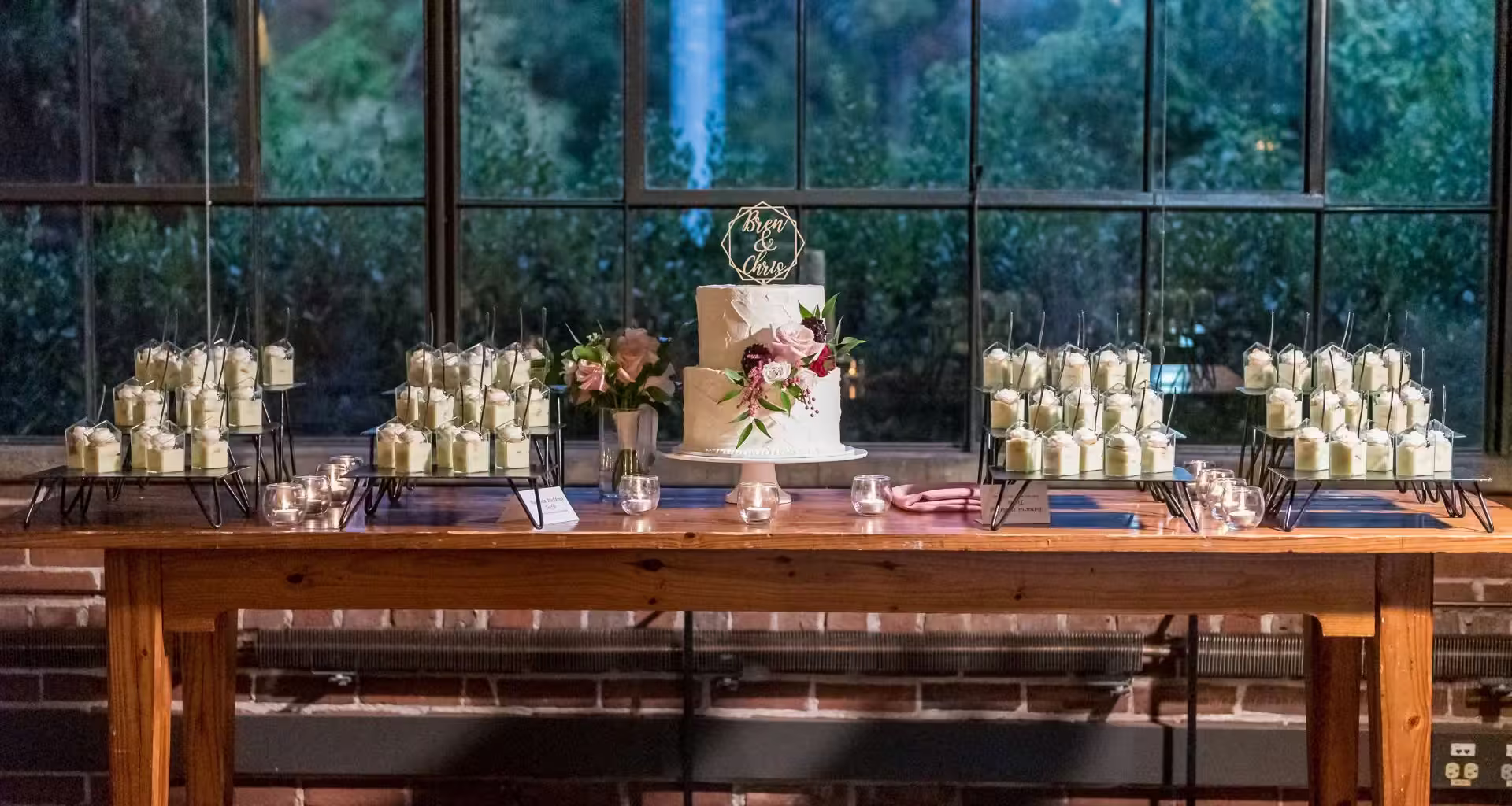 Stół na weselu ze słodyczami