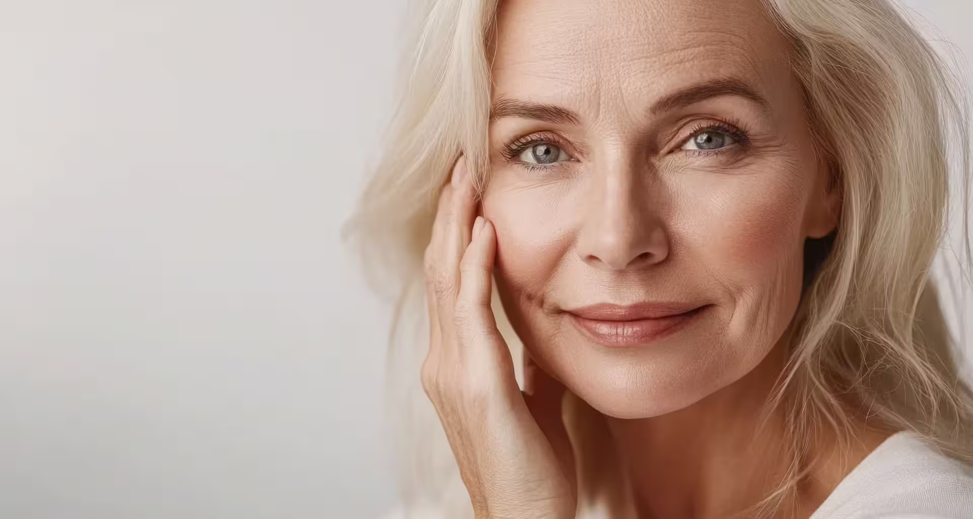 kobieta w dojrzałym wieku - jak pielęgnować skórę dojrzałą?